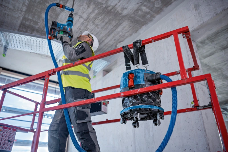 o416136v117_GAS_18V-12_MC_application_drilling_overhead_medium_064_t1